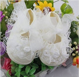 2017 Baby Girls First Walkers Pink White Flowers Lace Newborn Infant Princess Crib Shoes Soft Sole Prewalker
